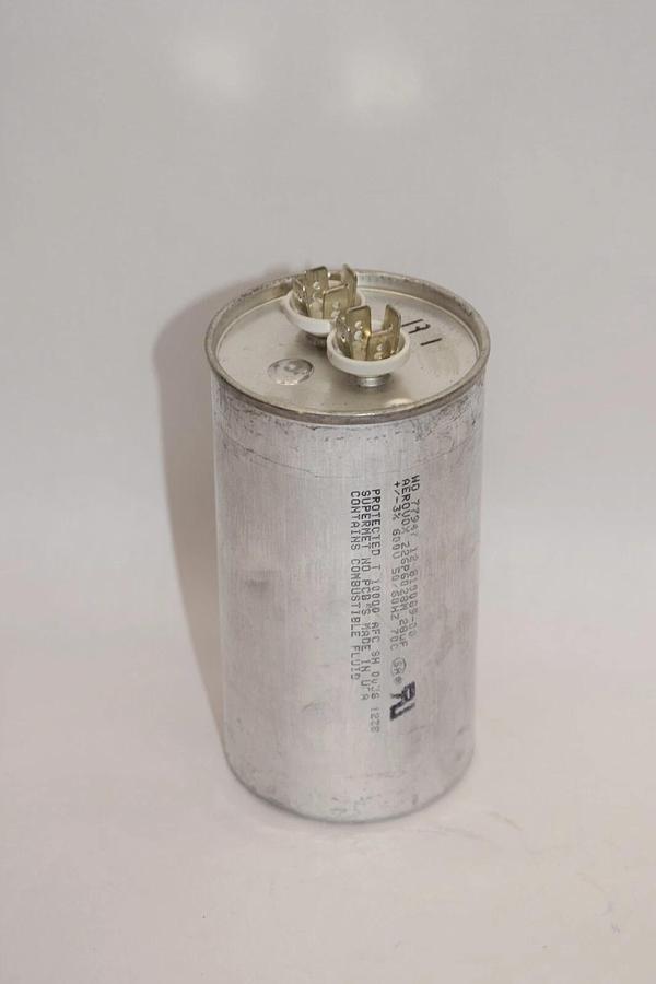 Used Aerovox Z26P6028M 12-810089-00 28uF +/-3% 600V Capacitor