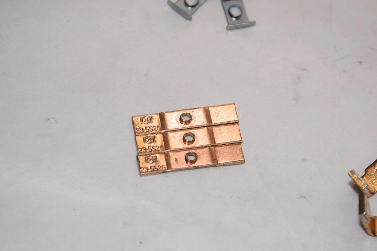 (NEW) CUTLER HAMMER 23-5527 , 23-5526 Contact Kit