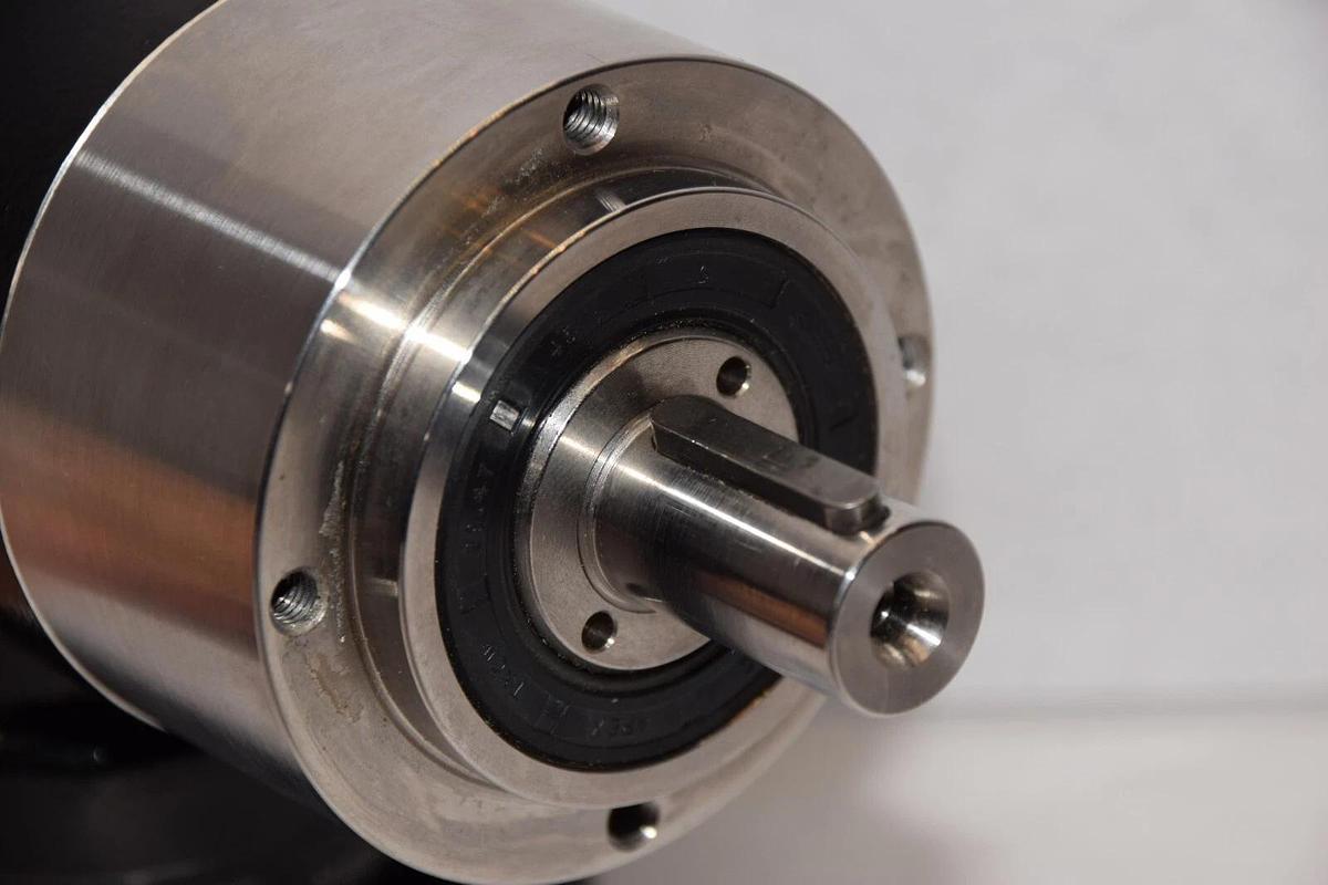 Used APEX DYNAMIC AER070 7:1 Ratio RIGHT ANGLE Planetary Gearbox