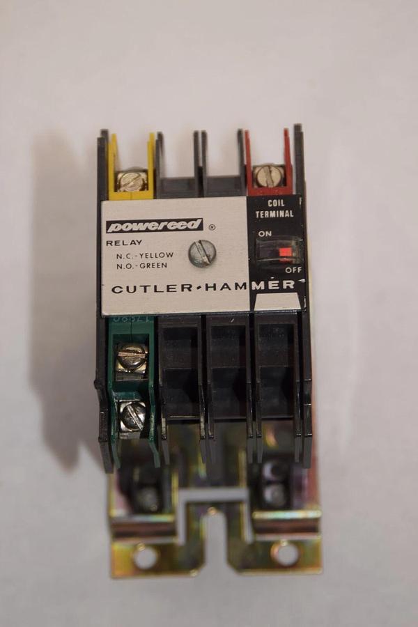 Used CUTLER HAMMER D40RB Series A2 Type R Powereed Relay 120V Coil