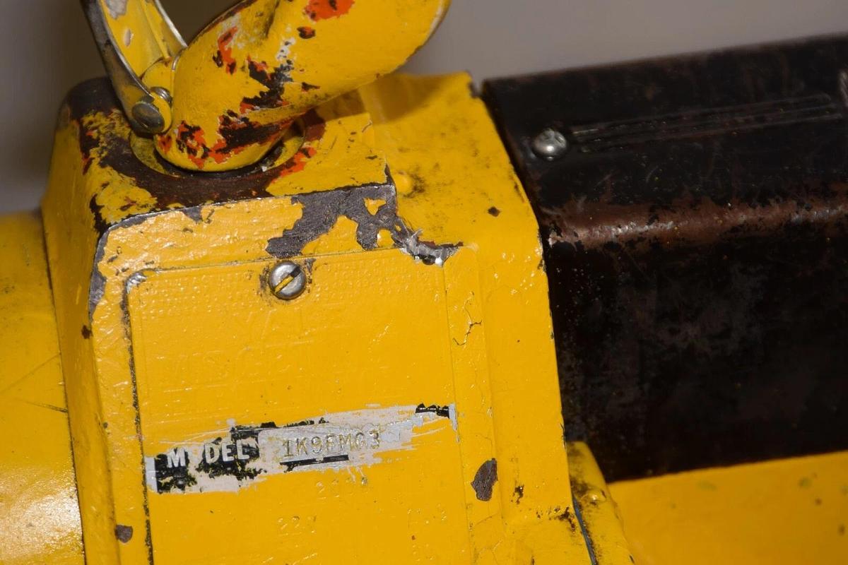 Used Yale Electric Chain Hoist 1 Ton 2000lb 10' Chain Drop 1K9FMG3 220v 3Ph 1T