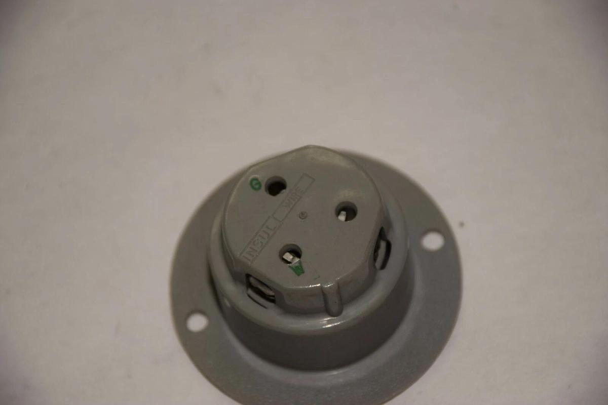 GE GENERAL ELECTRIC 5-20R 20A 125V FLANGED RECEPTACLE NEW