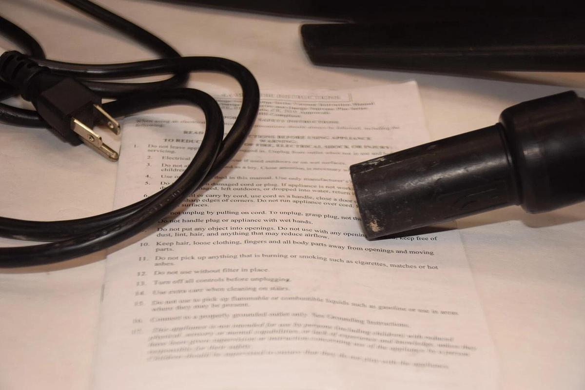 Used OMEGA SUPREME PLUS 40100 120V 3.Amp 60Hz Service Vacuum With Hose & Accessories