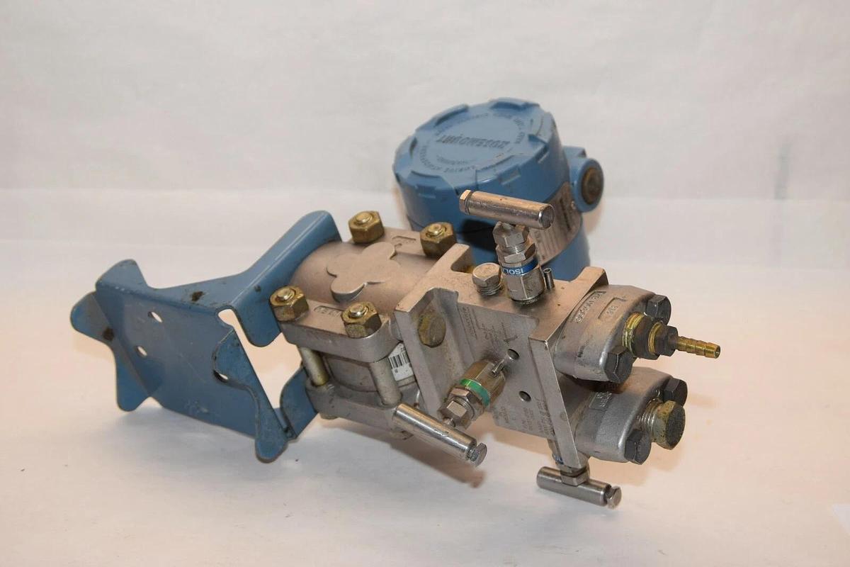 Used ROSEMOUNT 1151DP3S22B1M7 Pressure Transmitter W/ 01151-0150-0002 Manifold