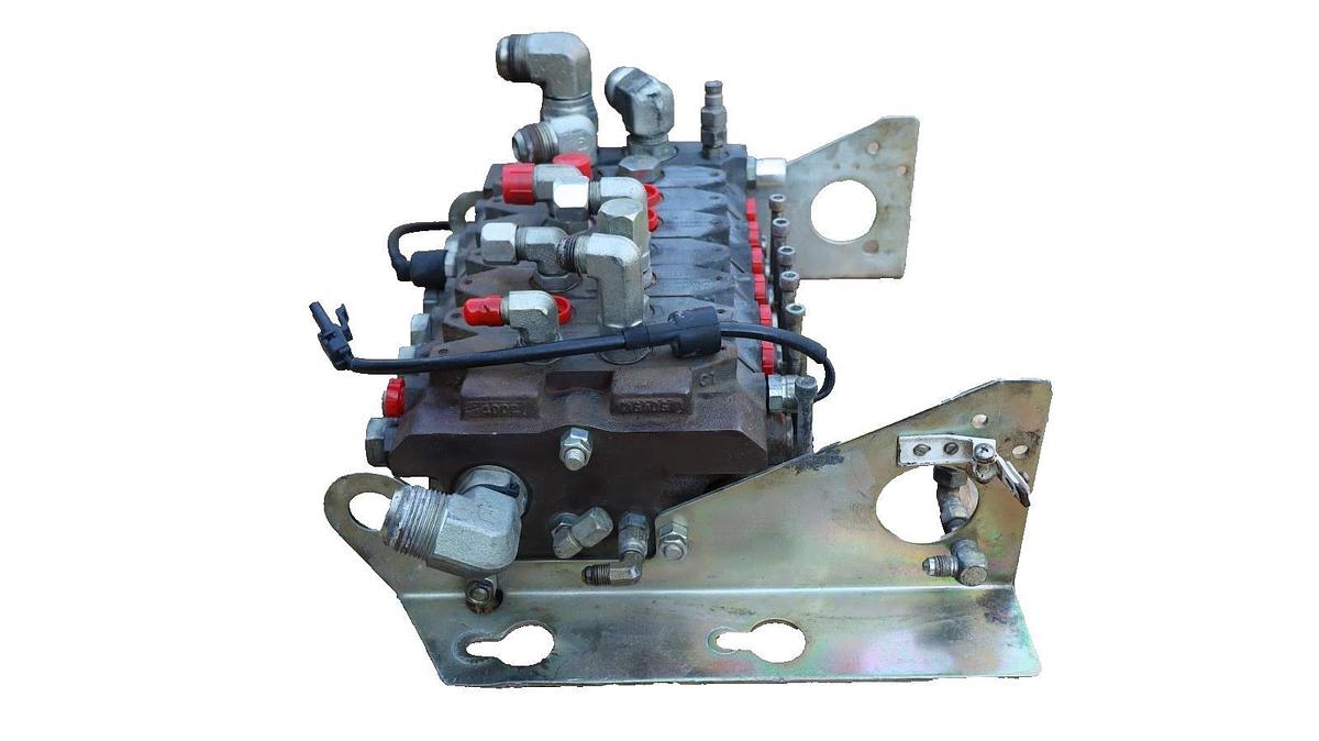 Used Altec 352-20070 , 35220070 , DB5195.800 Hydraulic Valve Block 7 Spool