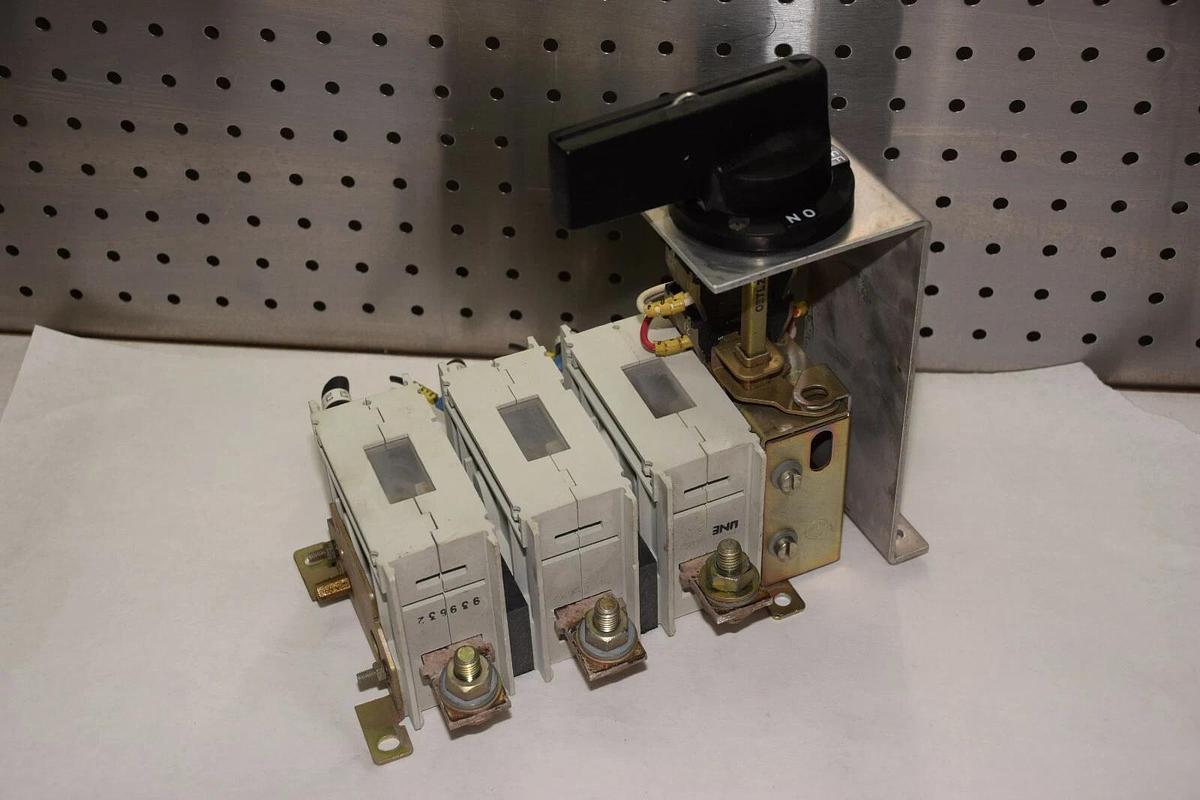 Used BUSSMANN BDNF200A 600V 200A 3PH GENERAL PURPOSE SWITCH