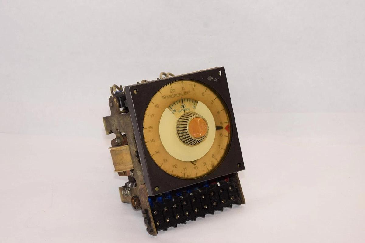 Used MICROFLEX HA43A6B212 120V 15A 1-20min Timer