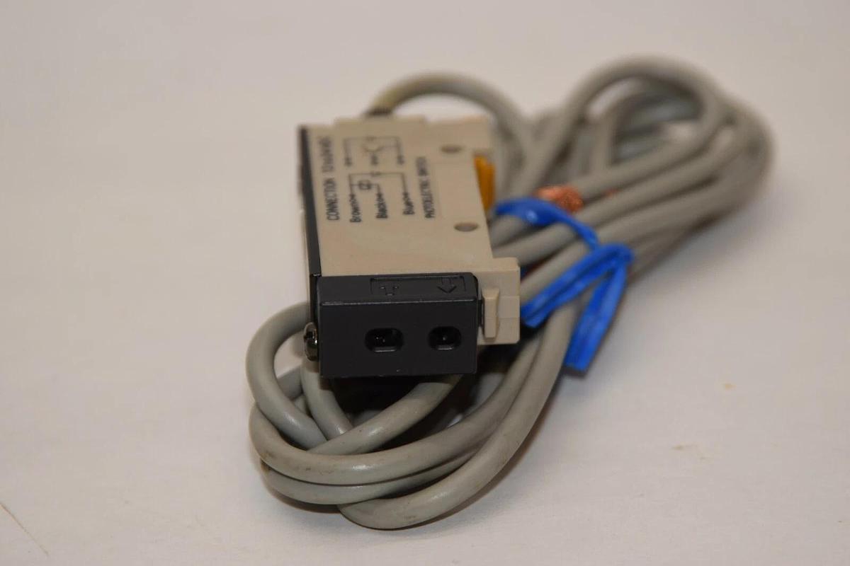 (NEW) OMRON E3XR-C4 E3XRC4 12-24Vdc Photoelectric Switch