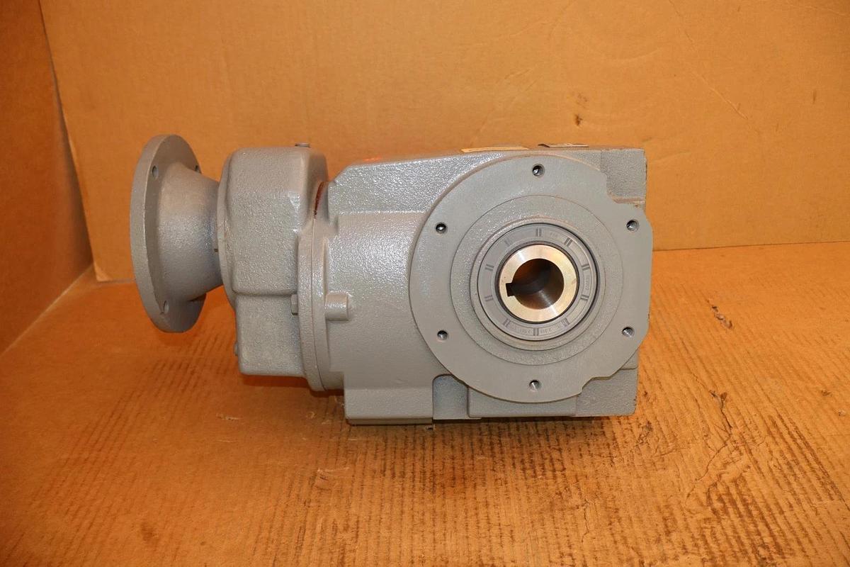 Boston Helical Worm Speed Reducer Gear Box SF863BRF450SB5M6 450:1 .59hp (NEW)