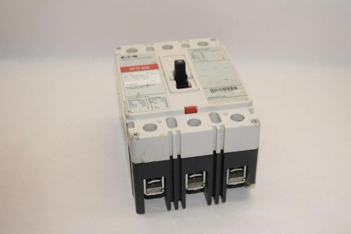 (NEW) EATON CUTLER HAMMER HFD3015BP10 15A 15 Amp A 3P 600Vac Breaker *Chip*
