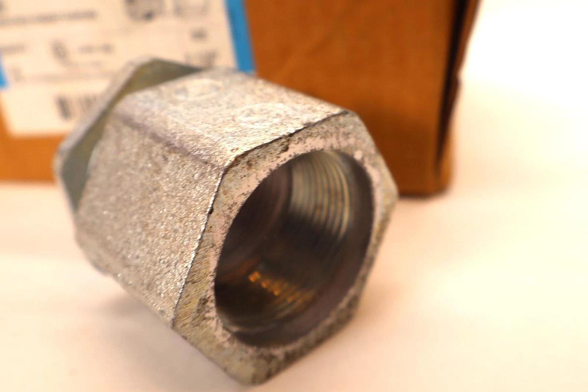 Crouse-Hinds 193 , 1-1/4" Three-Piece Conduit Coupling (New - Box of 5)