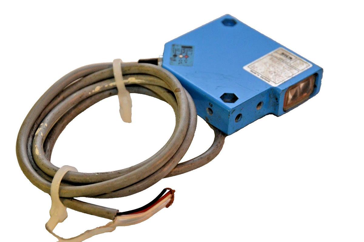 Used SICK Photoelectric Switch Sensor WL10-1222 WL101222 1 002 665 9204 10...30v