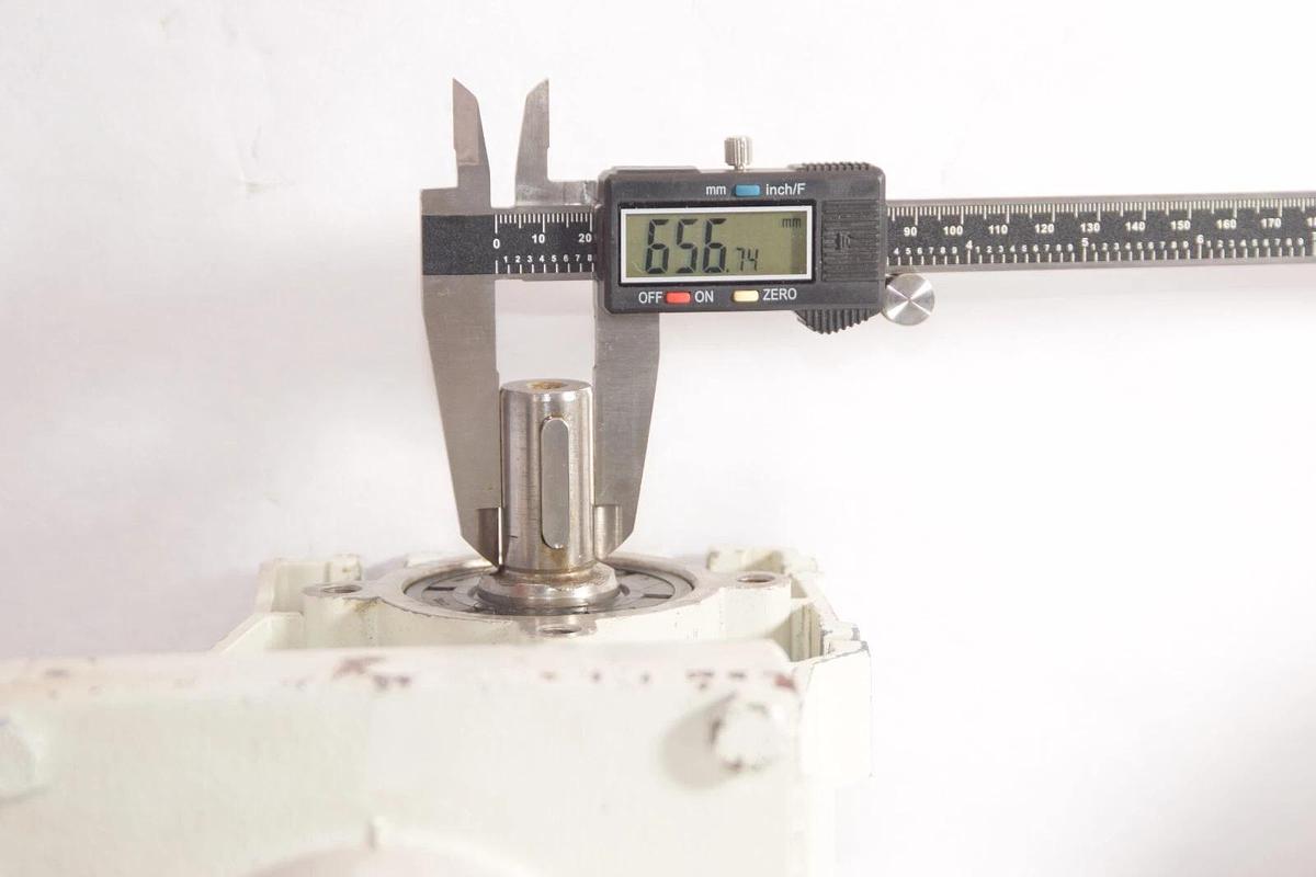 Used LENZE GKR04-2N VBR 1B 3 A GKR04-2N VBR1B3A Gear Motor