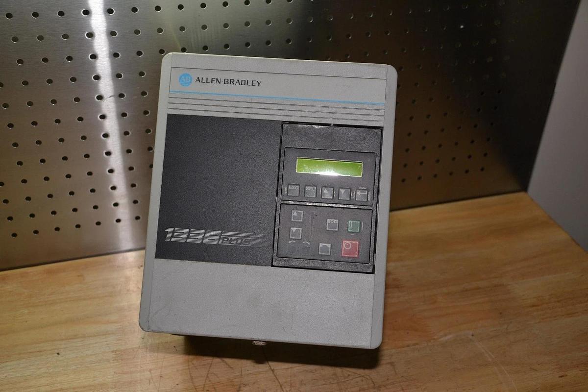 Used ALLEN BRADLEY 1336S-BRF50-AA-EN-L5 380/460V 10.7A 3PH 50/60Hz 1336 PLUS DRIVE