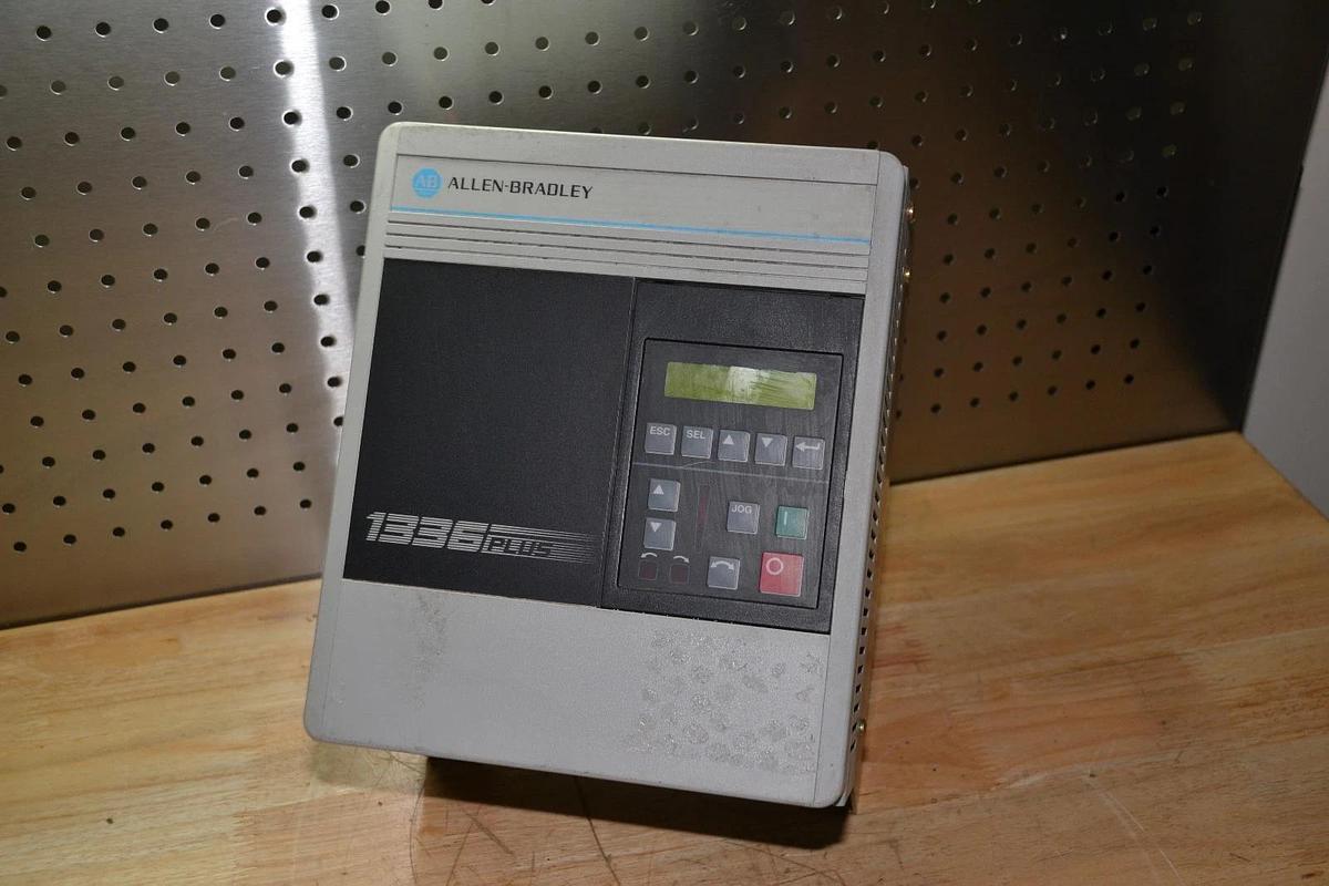 Used ALLEN BRADLEY 1336S-BRF30-AA-EN-L5 3HP 2.2KW 6AMP 3PH 0/460VAC 0/400HZ 4.8KVA