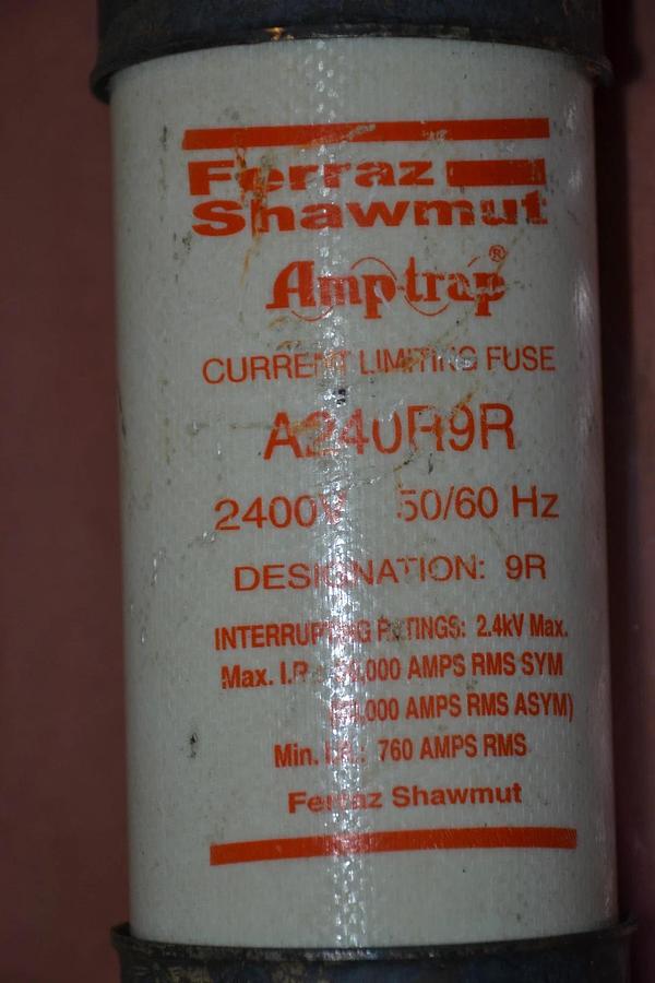 Used FERRAZ SHAWMUT FUSE A240R9R 2400V 2400 V 9R
