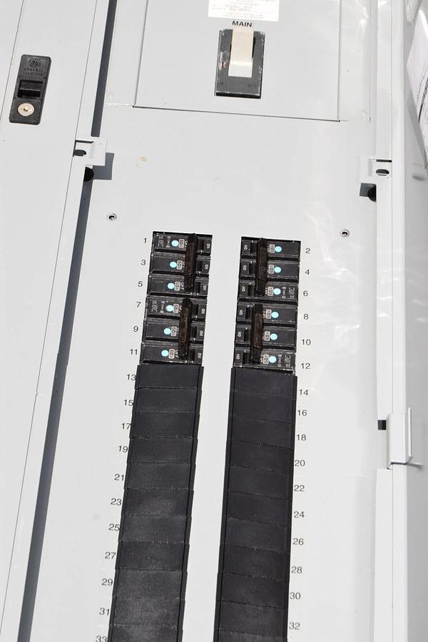 Used General Electric GE A-Series II Panelboard Panel AQF3424JBX 400A 208y/120 3ph 4w
