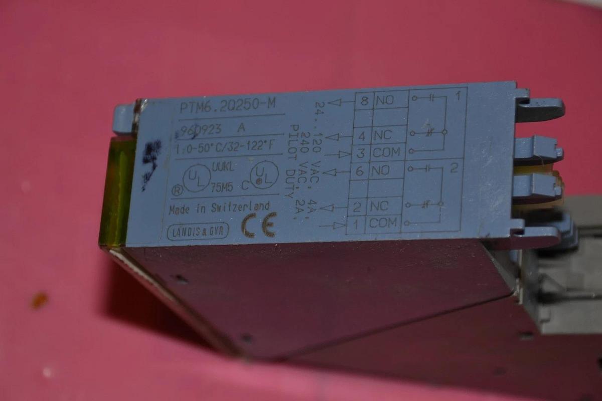 Used SIEMENS DIGITAL OUTPUT MODULE PTM6.2Q250-M PTM6.2Q250 M PTM6.2Q250M 120V 120 V