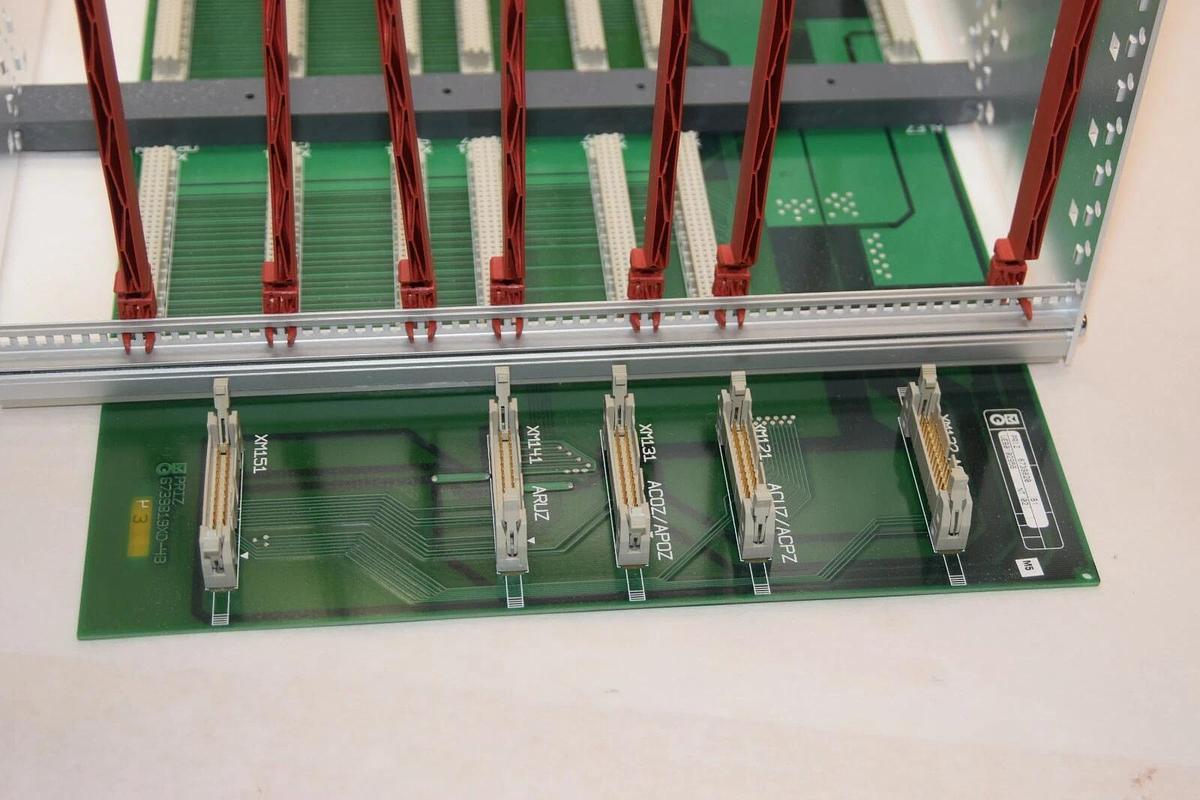 MERLIN GERIN PRIZ 72-13422-00 B1 PLC Rack Chassis 6739820 NEW-READ