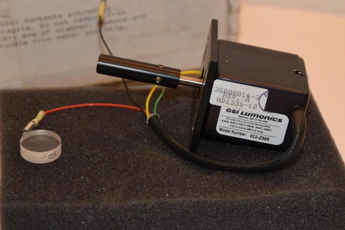 GSI LUMONICS Scanning Head Motor 000-Z585 OOO-Z585 35000014-3 Rev A  (NEW)