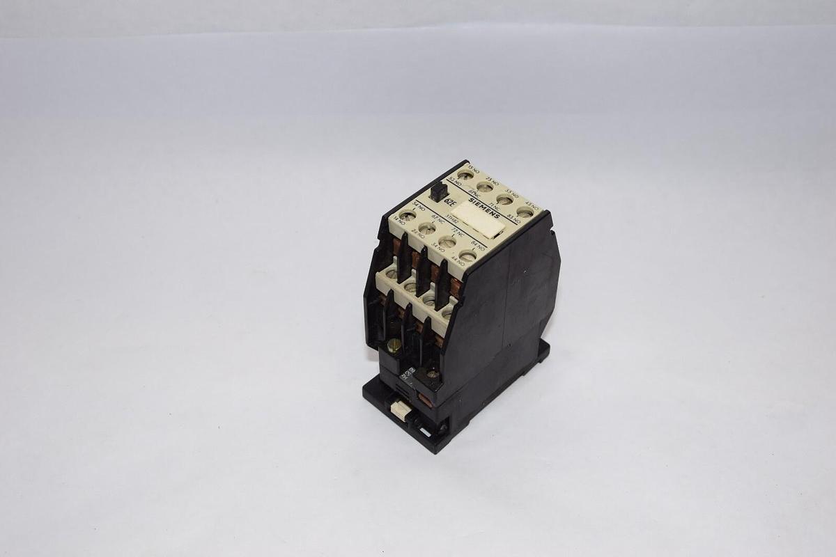 Used SIEMENS 3TH82 62-0A 220V Coil Contactor