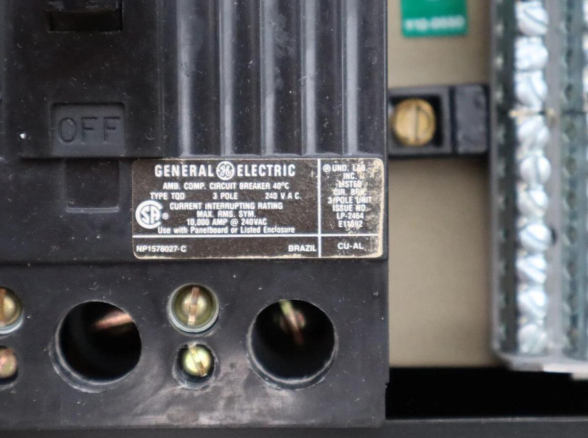 Used General Electric 225A GE A Series Panelboard Interior AQL3422AT 208y/120 3ph 4w