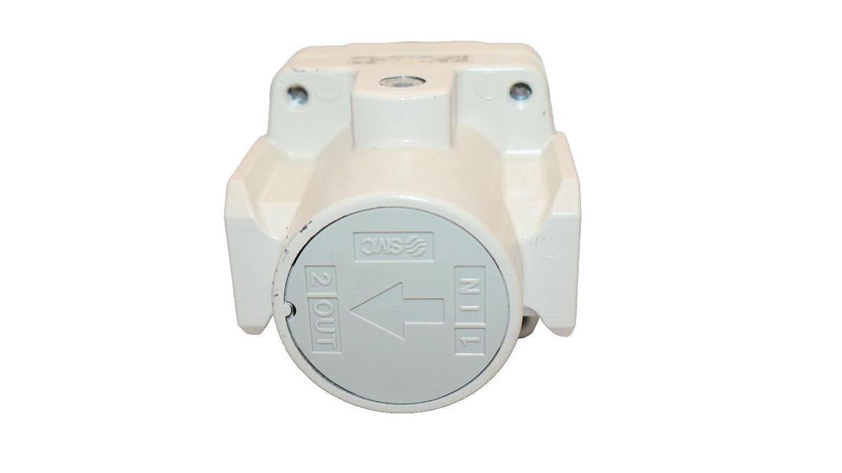 (NEW) SMC AR40-N02-Z-A , AR40N02ZA 7-100psi Regulator Module