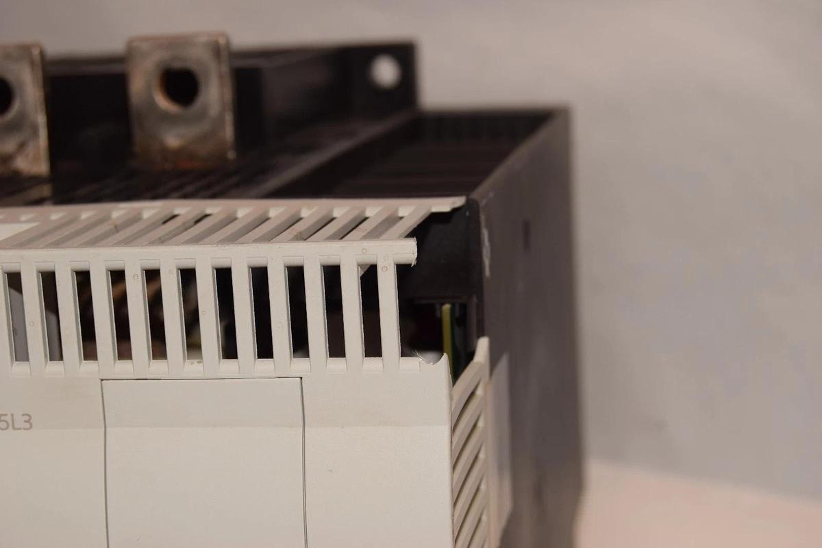 Used Siemens AC Semiconductor Motor Starter 3RW4445-6BC34 SIRIUS 115vac DAMAGED COVER