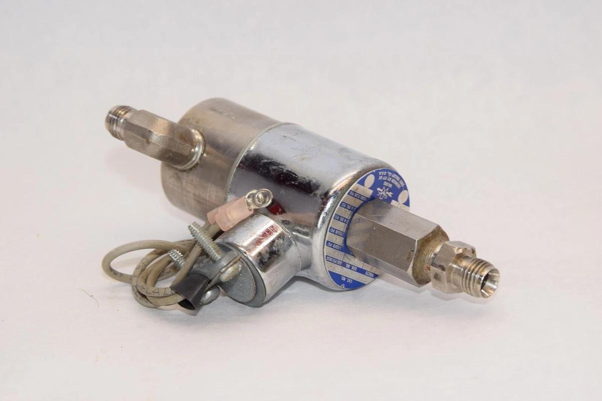 Used GC VALVES S301AH16V3BD5SN 24V 140psi Solenoid Valve