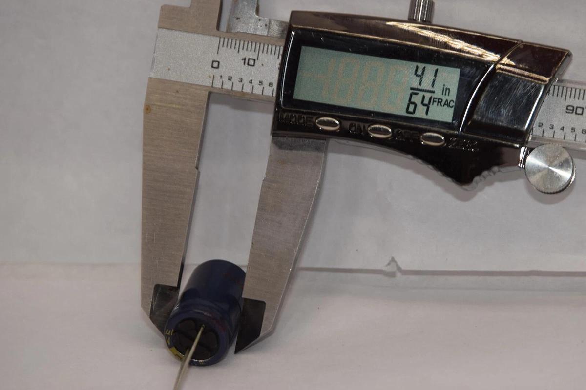 (NEW -Lot of 50) PANASONIC 2700uF 25V 105°C Electrolytic Capacitor