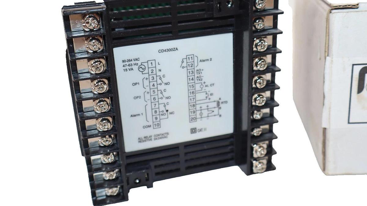 Future Design Controls FDC-4300-41131130 90-264Vac Temperature Controller (New)