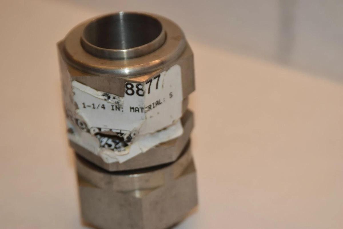 (New) PH 319-05579 1-1/4" Tube to tube UNION ADAPTER STAINLESS STEEL Swagelok ?