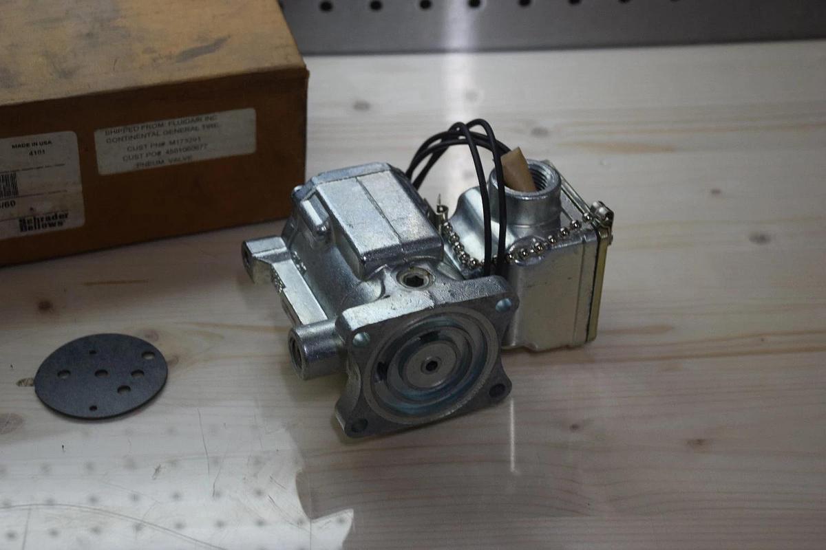 PARKER K135704553 3NOX JIC LT 0-125 115/60Hz PILOT VALVE  NEW