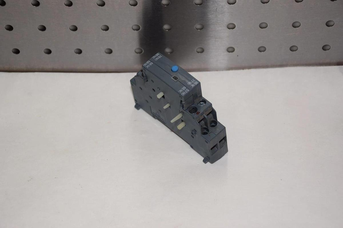 Used SIEMENS 3RV2921-1M 3RV29211M 690V 20-14 AWG SIGNALING SWITCH