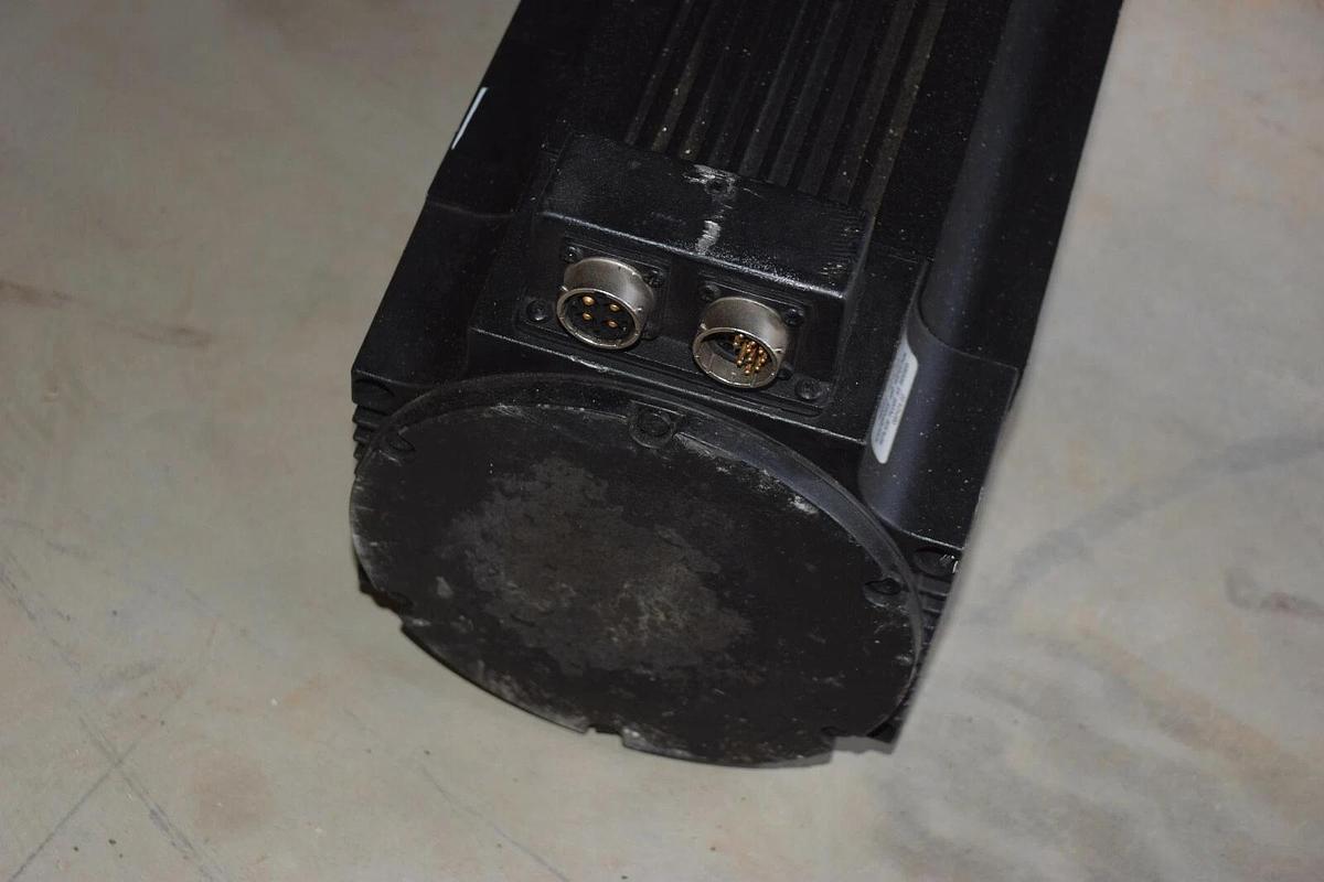 Used ALLEN BRADLEY 1326AB-B730E-S2L 460V 9.6KW 3000RPM  0-250Hz  1326AB-B730E-S