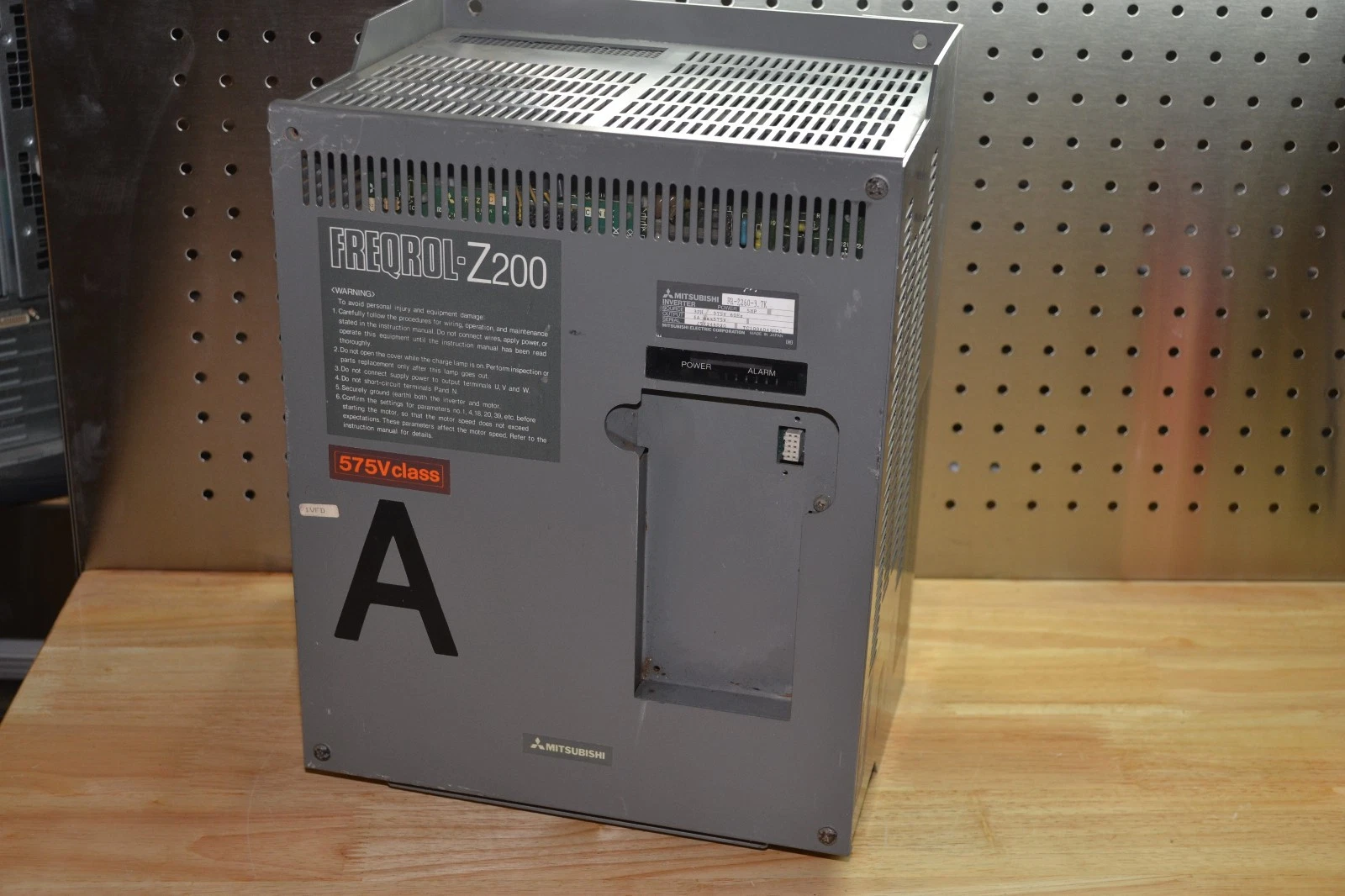 Used Mitsubishi Inverter Freqrol-Z200 FR-Z260-3.7K 5hp 5 hp 575v 3ph *broken*