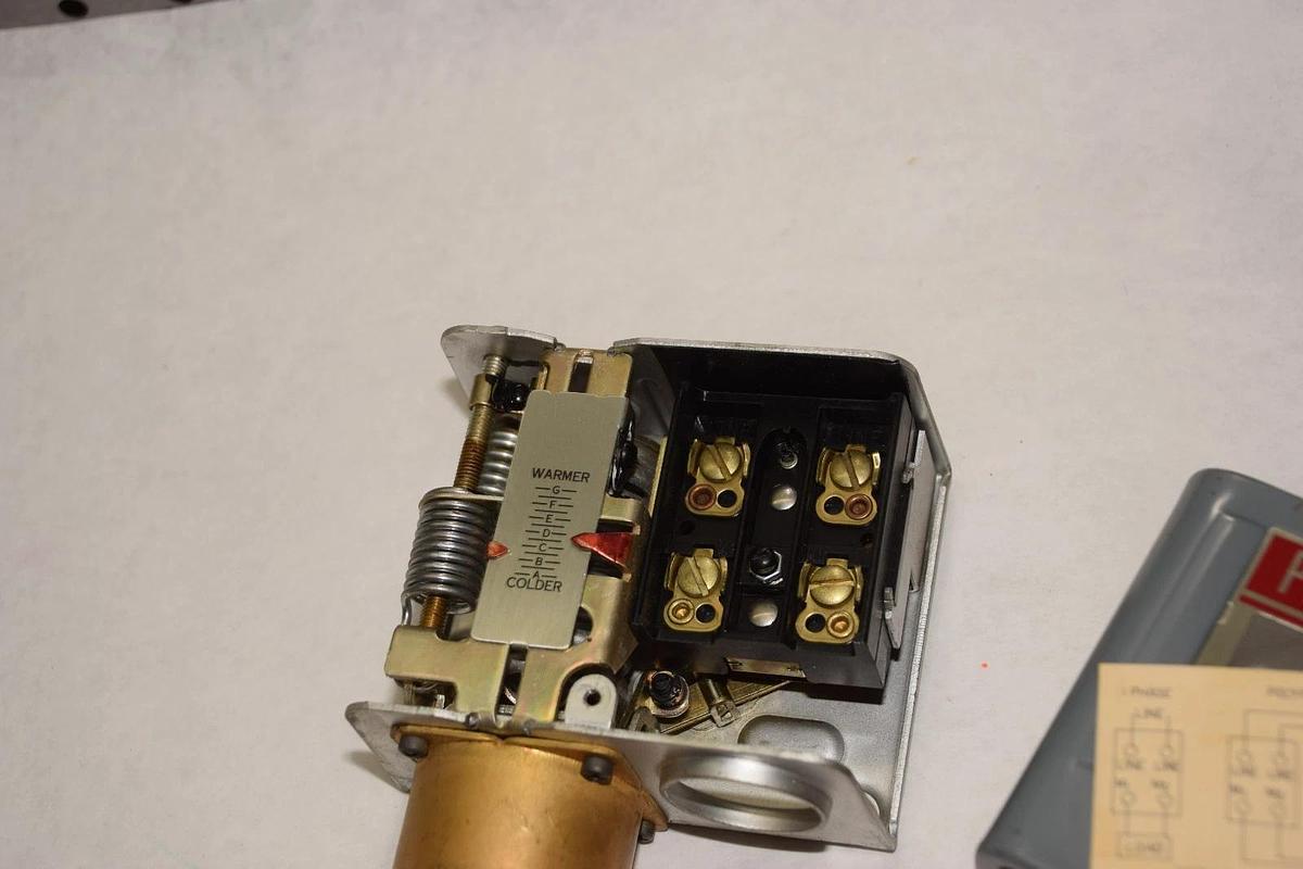 (New) Penn A72CA-12 Temperature Switch 95/145deg F 95- 145  A72CA