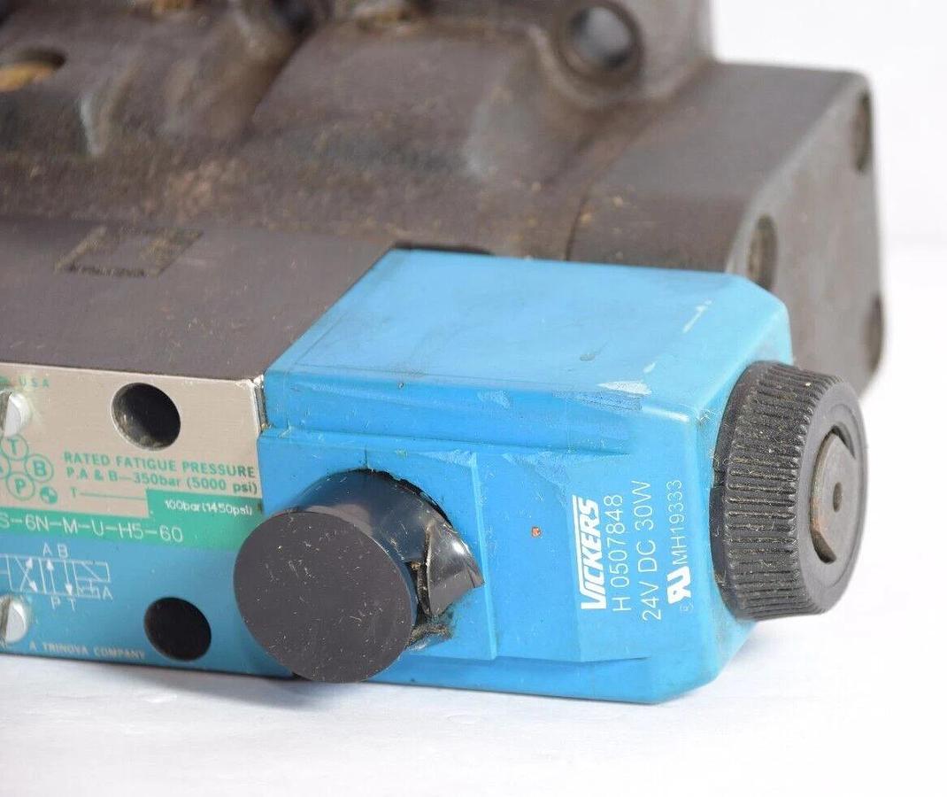 Vickers Directional Control Valve DG5S4042NTMUH560 DG5S4 042N T M UH5 60 *NOS*