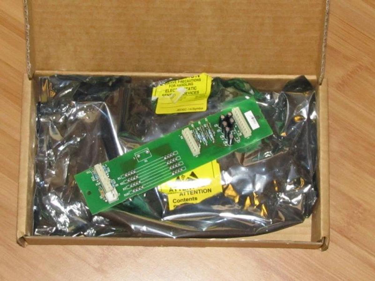 Used Cutler Hammer CB00107 CB00107-6030 PCP 500V M6 (NEW)