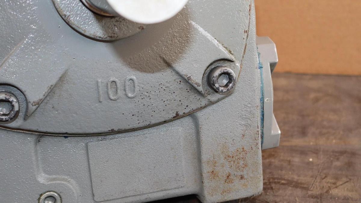 Used Speed Reducer Gear Box 80:1 EM 100 EM100 Ratio 80:1 Right Angle