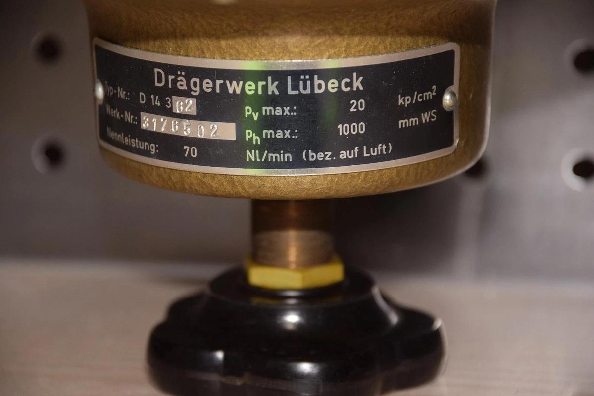 DRAGERWERK LUBECK 3176502 D14362 200kp 1000mm 70 PRESSURE REDUCER NEW