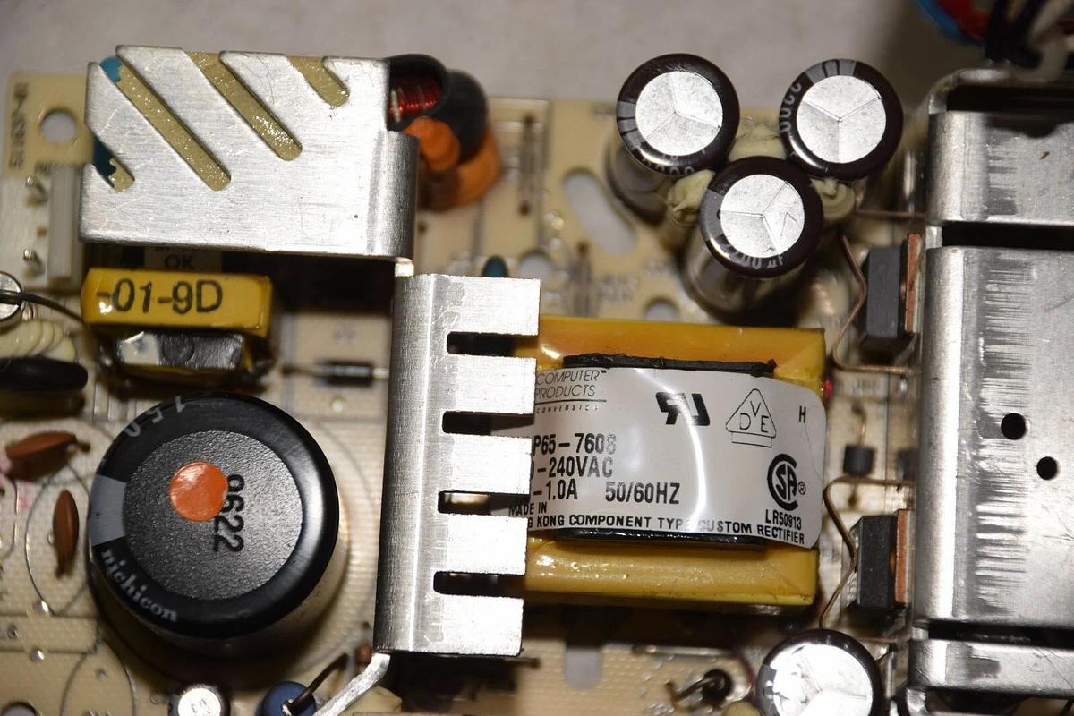 Used COMPUTER PRODCUTS NLP65-7608 100-240VAC 1.8-1.0A 50/60Hz POWER SUPPLY