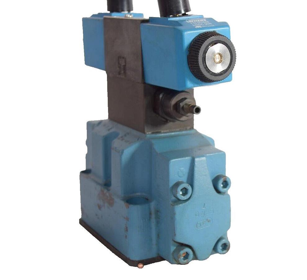 Vickers Directional Control Valve DG5V72C2TMUH730 DG4V-3-6C-M-U-H7-60 *NOS*