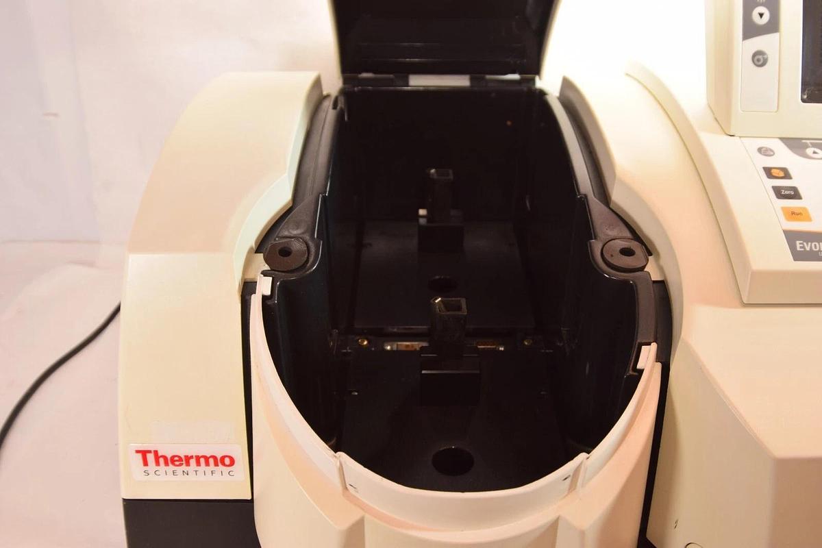 Used Thermo Scientific Evolution 600 LC 10600301  UV-Visible Spetrophotometer