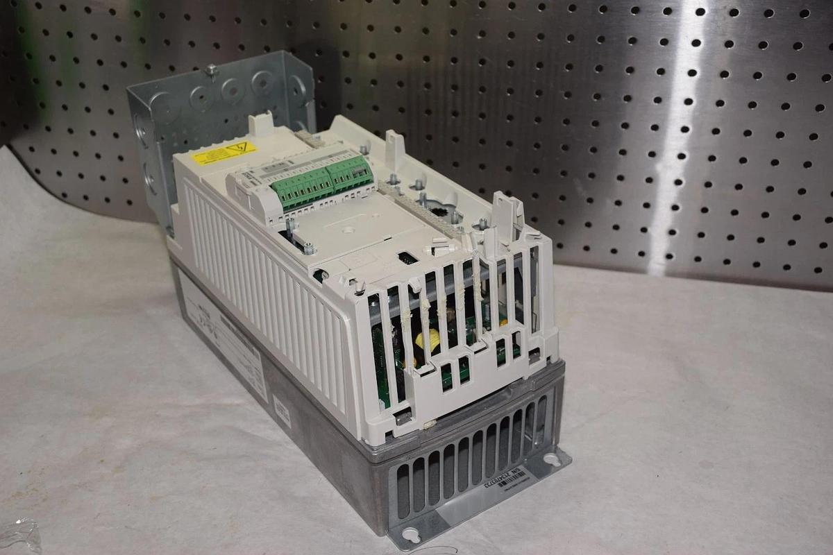 Used ABB  VFD Motor Drive ACS800-U1-0002-2 P901 1.5 HP 208- 240 VAC