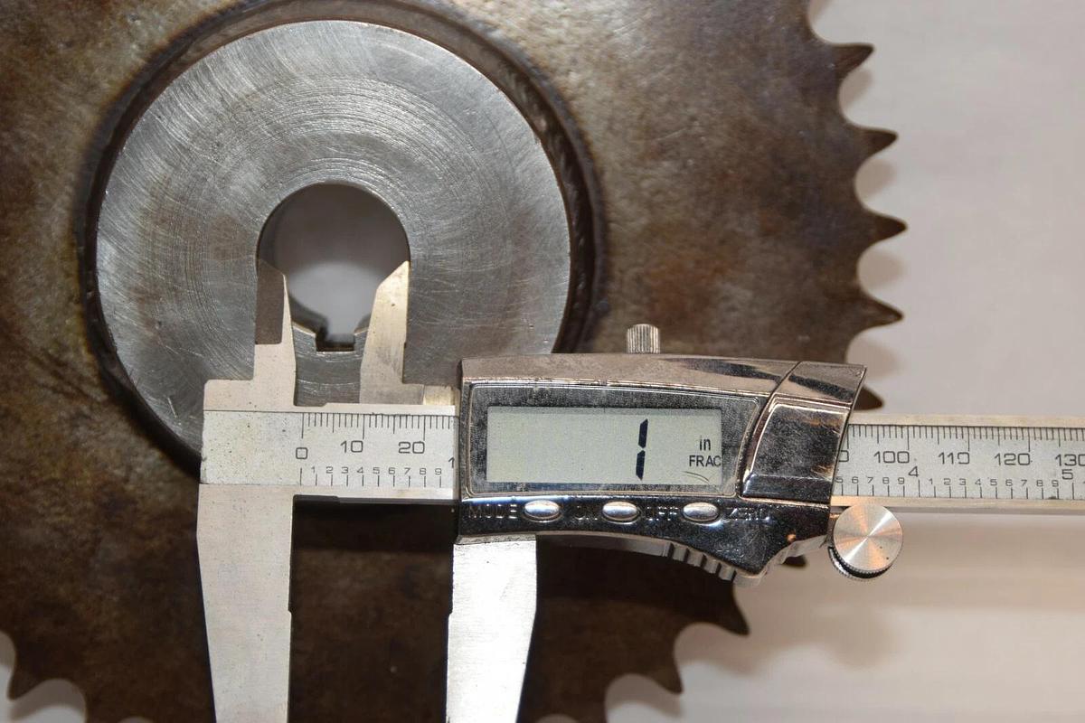 (NEW) 52F1 50-39 39 Teeth 1" Bore Sprocket