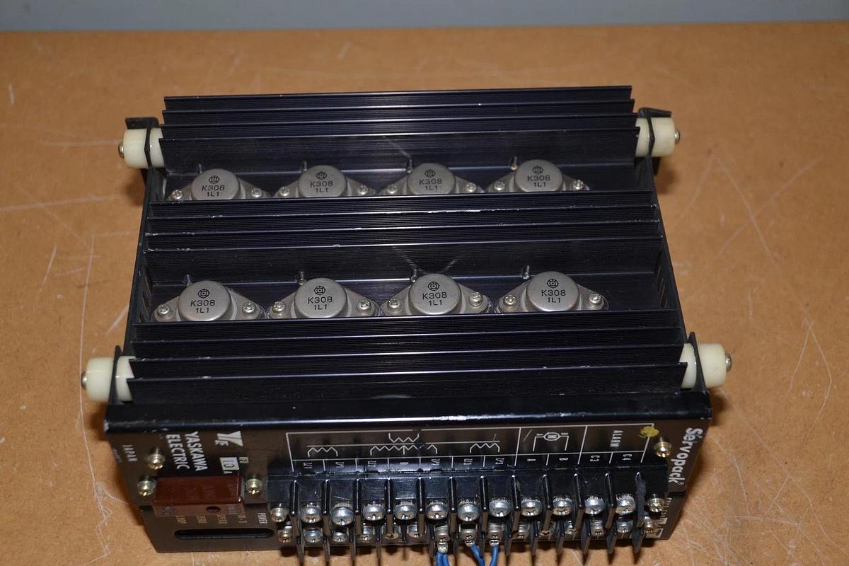 Used Yaskawa Electric Servopack Servo Drive CPCR-FR02AJ CPCRFR02AJ CPCR FR02AJ