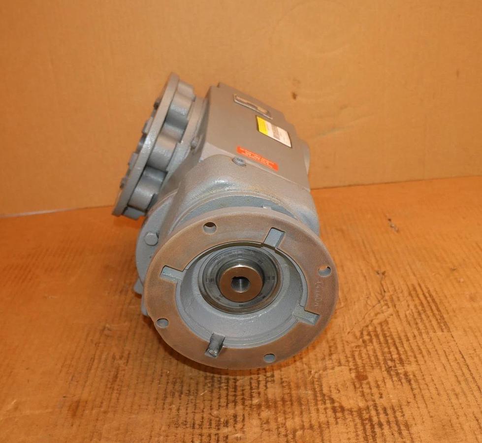 Boston Helical Worm Speed Reducer Gear Box SF863BRF450SB5M6 450:1 .59hp (NEW)