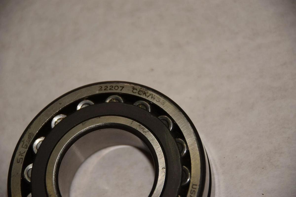 SKF 22207-CCK/W331 22207CCK/W33 SPHERICAL SELF-ALIGNING BALL BEARING NEW