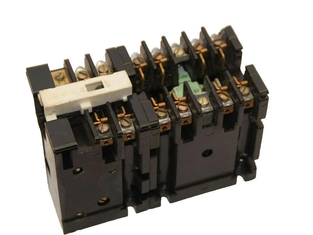 Used GENERAL ELECTRIC GE Relay CR122A06102AA 115V 60Hz Series A Industrial Relay